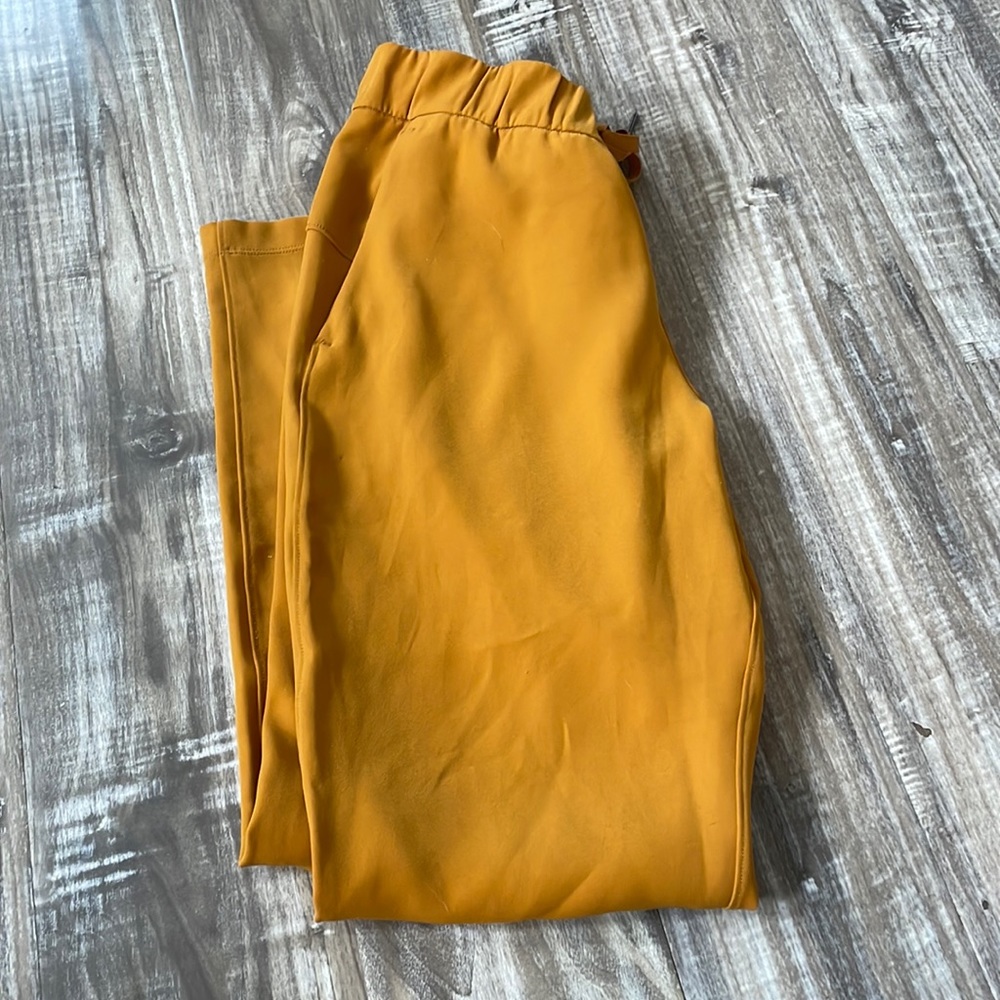 Lululemon On the Fly 7/8 Pant, size 6